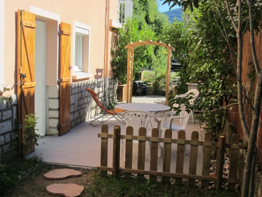 T2 Refait A Neuf Avec Petit Jardin Et Parking Apartman Millau Kültér fotó